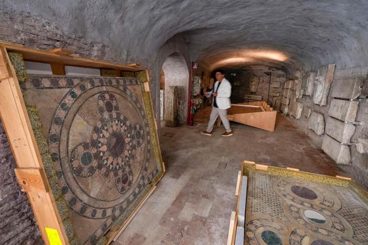 Italy displays antiquities looted from Italian territory and recovered from London dealer