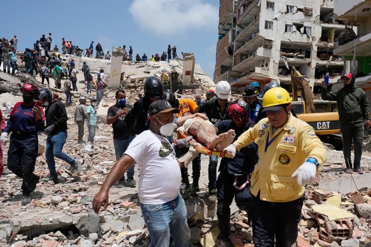 Photos show rescue efforts across earthquake-ravaged Venezuela