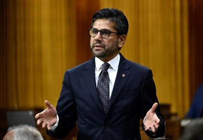 Le député fédéral Yasir Naqvi envisage de briguer la chefferie libérale en Ontario
