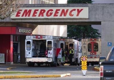 B.C. paramedics, government announce tentative deal after talks with veteran mediator