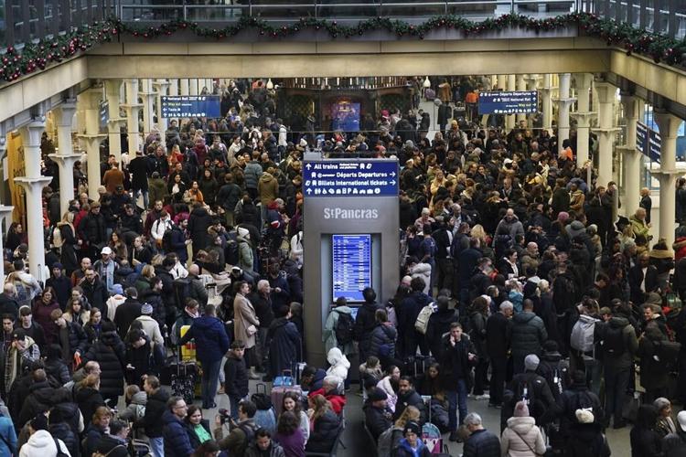 Eurostar cancels trains due to flooding, stranding hundreds of travelers in Paris and London
