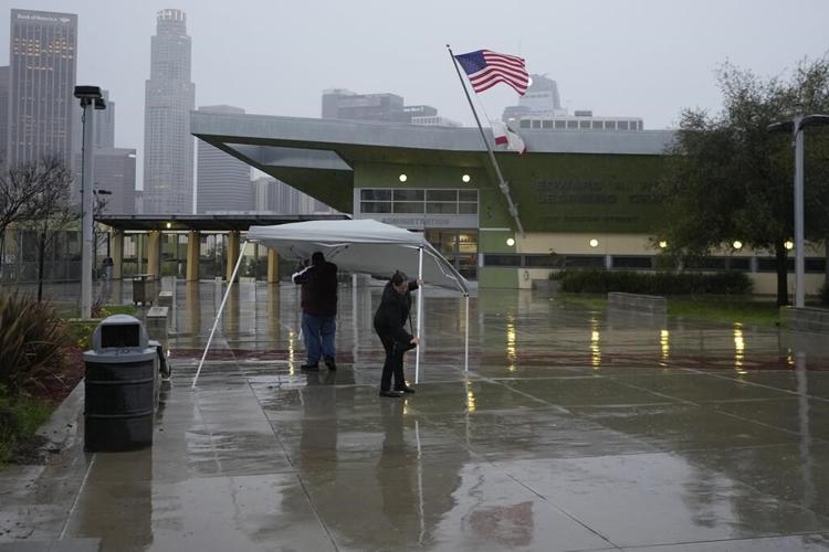 Los Angeles schools shut down as staff begin 3-day strike
