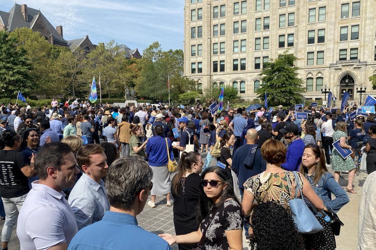 Ontario public servant unions rally against return-to-office mandates by province