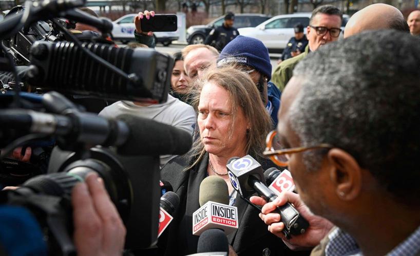 Family seeks reunion with man who says he was held captive for 2 decades