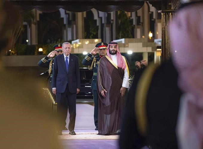 Turkish President Erdogan visits Gulf Arab states, seeking funds for ailing economy