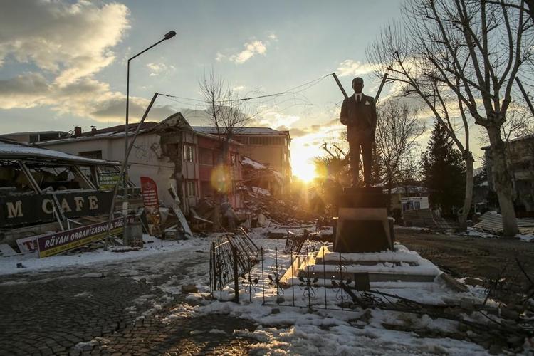 Turkish leader acknowledges 'shortcomings' in quake response