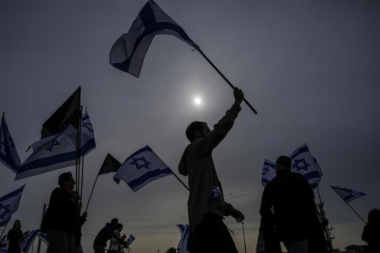 Israel passes law protecting Netanyahu as protests continue