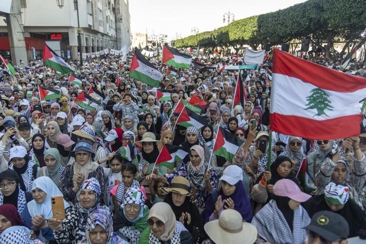Pro-Palestinian and pro-Israeli crowds rally across the world on the eve of Oct. 7 anniversary