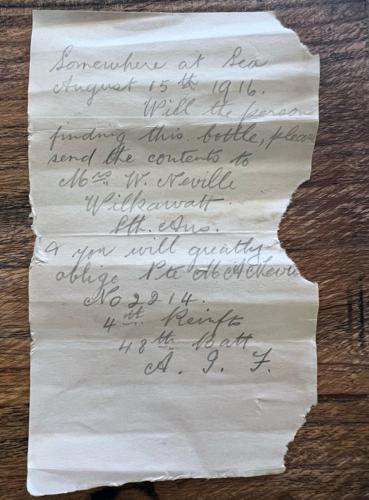 WWI soldiers' messages in a bottle found on Australian beach more than 100 years later