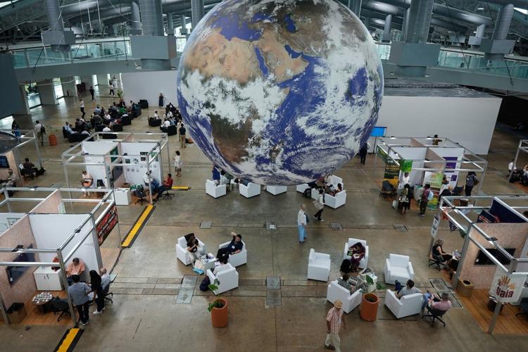 UN climate talks shift into higher gear with government ministers and presidency's new document