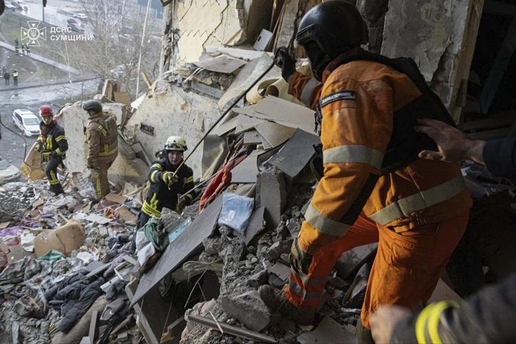 A Russian drone strikes an apartment building in Ukraine, killing at least 4