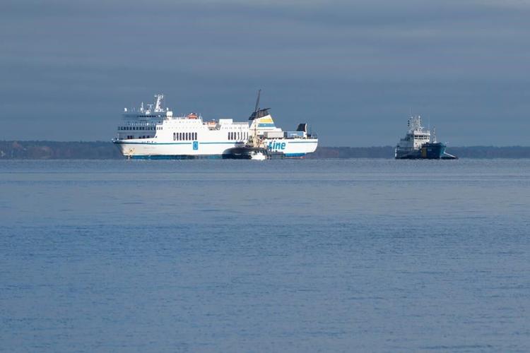 Ferry that ran aground off the Swedish coast and leaked oil reported back in harbor