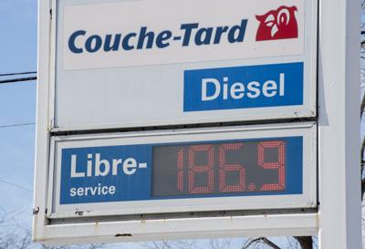 Quebec says new tool tracking gas prices in real time is first of its kind in Canada