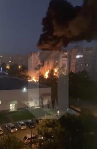 Russian warplane crashes near apartment building, killing 4