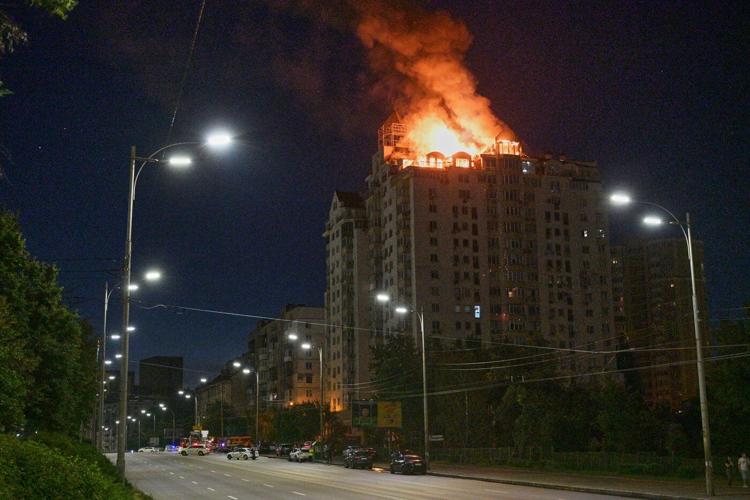 Russian attack on Ukraine shakes Kyiv for hours