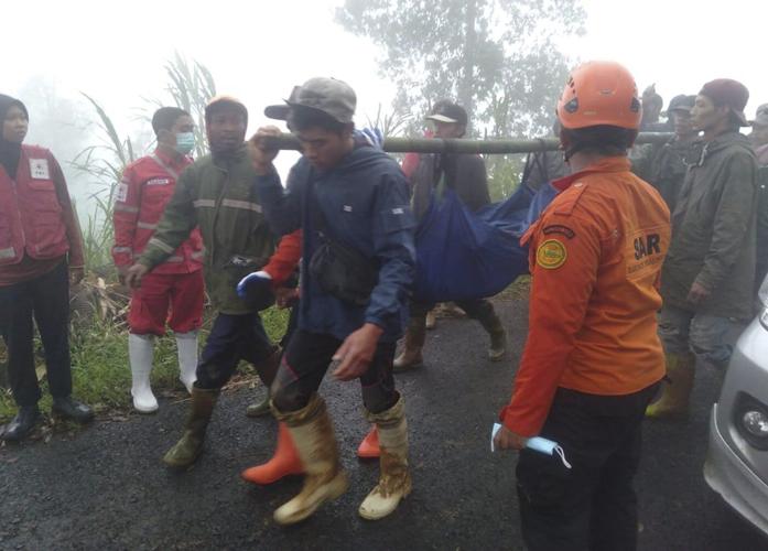 What makes a landslide and why they are familiar in Indonesia