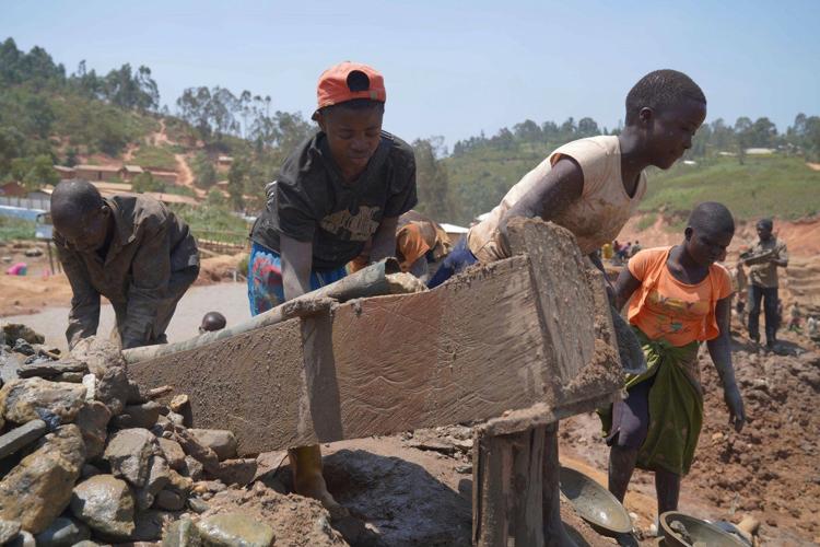 Mobile gold miners in eastern Congo complicate health workers' efforts to contain Ebola