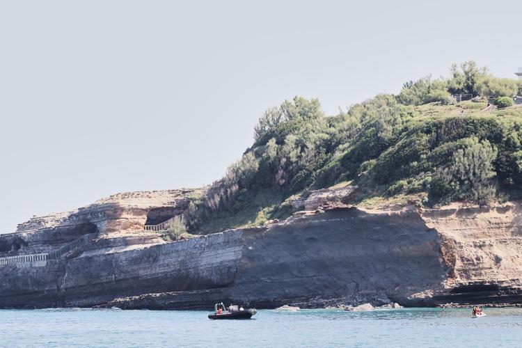 A cliff collapses near Biarritz lighthouse, killing a diver and leaving another missing