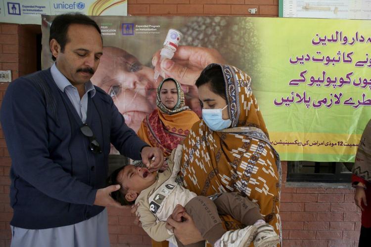 Pakistan begins last anti-polio vaccination campaign of the year after a surge in cases
