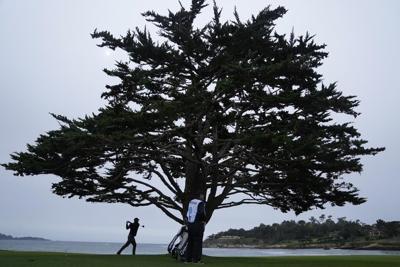 Clark sets Pebble Beach record with 60 for 1-shot lead