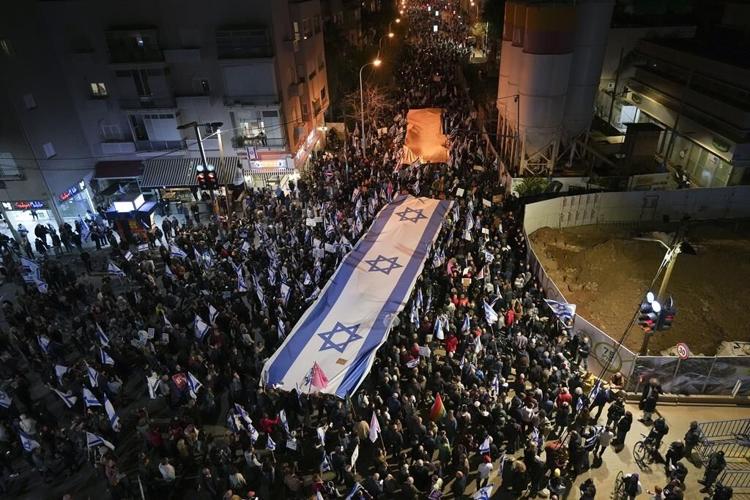 Israel's Netanyahu advances judicial changes despite uproar