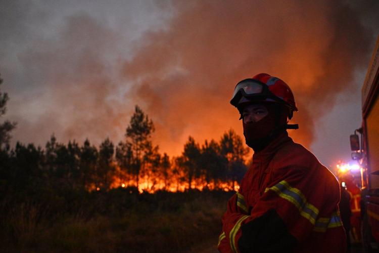 A heat wave threatens to reignite France’s mega-fire near Bordeaux