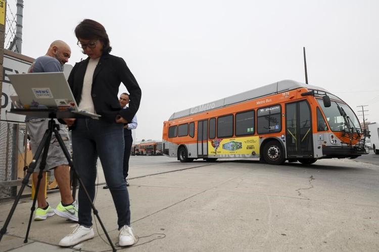 Passenger killed when gunman hijacks Los Angeles bus and leads police on downtown chase