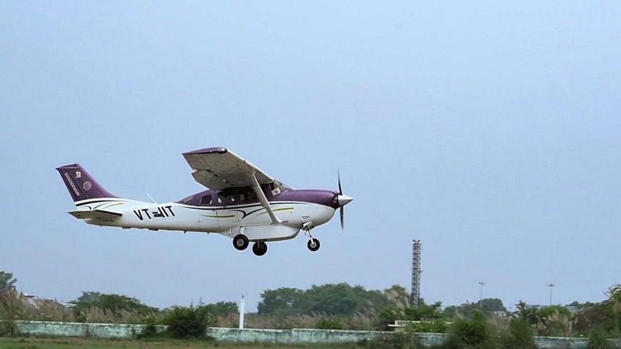 India conducts cloud-seeding trial to clear New Delhi's smog