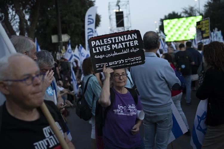 The Latest | Israeli forces withdraw from Gaza's main hospital after 2-week raid, Palestinians say