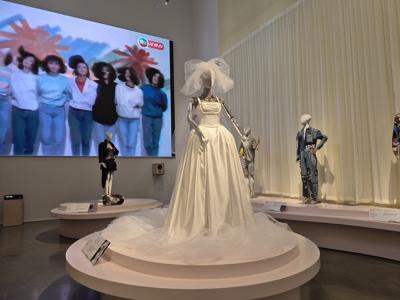 Chinese pop music's 'deeply local' ºÚÁϳԹÏÍø story shines in Vancouver exhibition