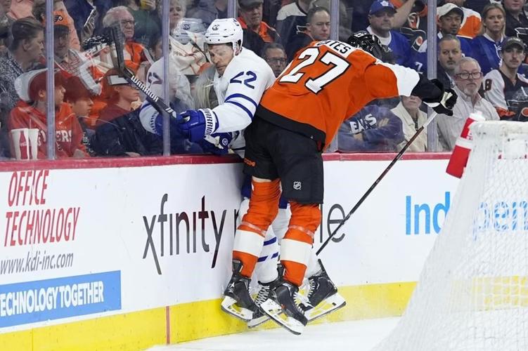 Matthews scores his 55th, Maple Leafs get three goals in the 1st and 3rd periods to beat Flyers 6-2