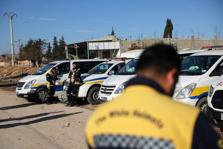Civilians flee on foot as Syrian military offensive looms east of Aleppo