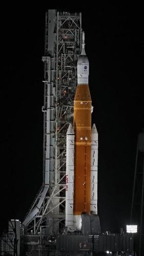 NASA fixes new leak, resumes fueling moon rocket for launch