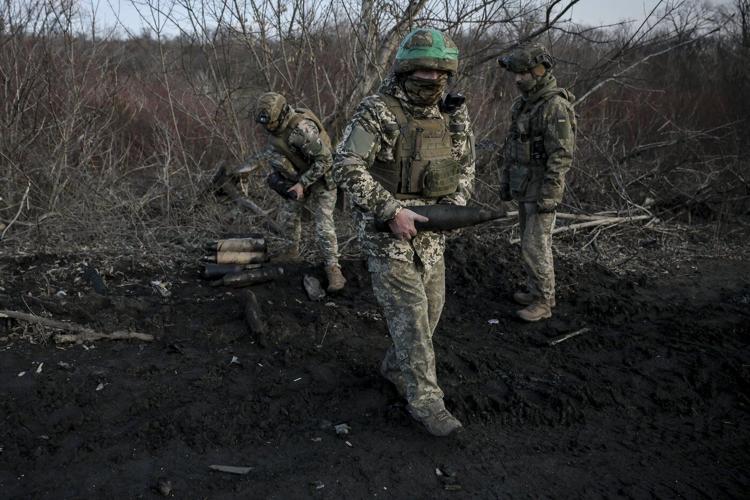 Russian forces bypass a key stronghold in a bid to cut off its supplies, a Ukrainian officer says