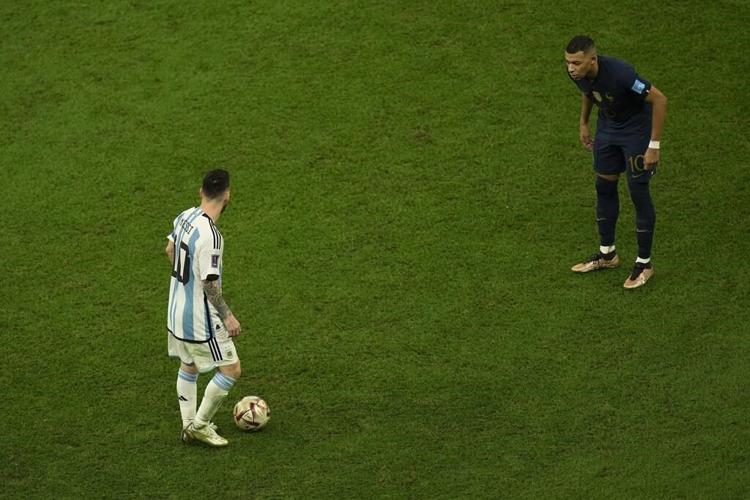 Messi wins World Cup, Argentina beats France on penalties