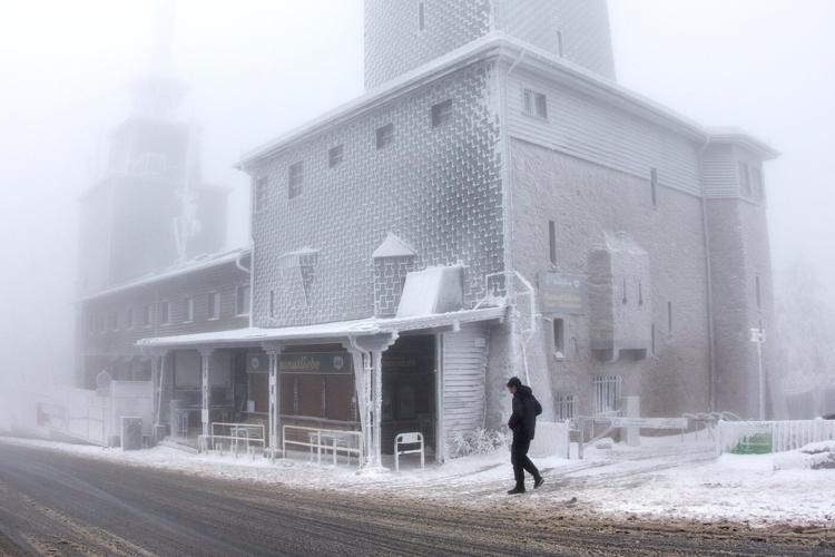 Emergency alerts sent as UK braces for big storm