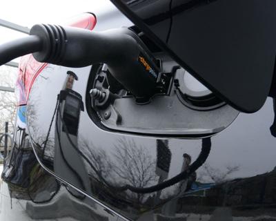 Ottawa to reimburse auto dealers on hook for $11 million in unpaid EV rebates