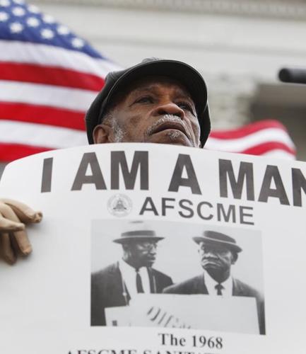 Elmore Nickleberry, a Memphis sanitation worker who marched with Martin Luther King, has died at 92
