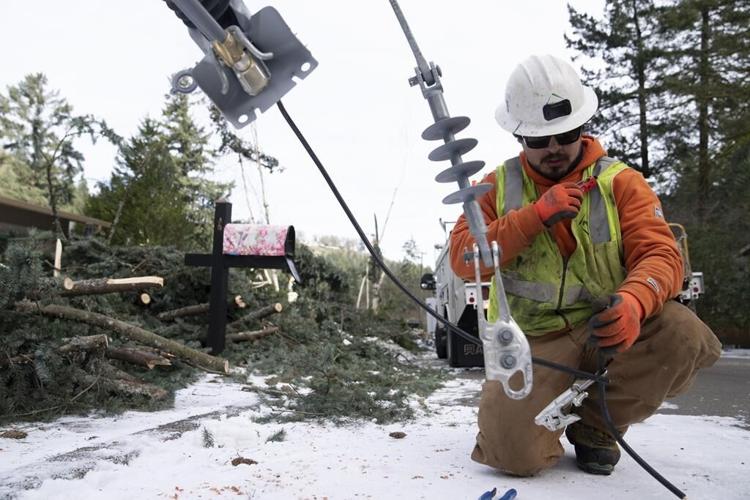 The Pacific Northwest braces for a new round of ice and freezing rain after deadly weekend storm