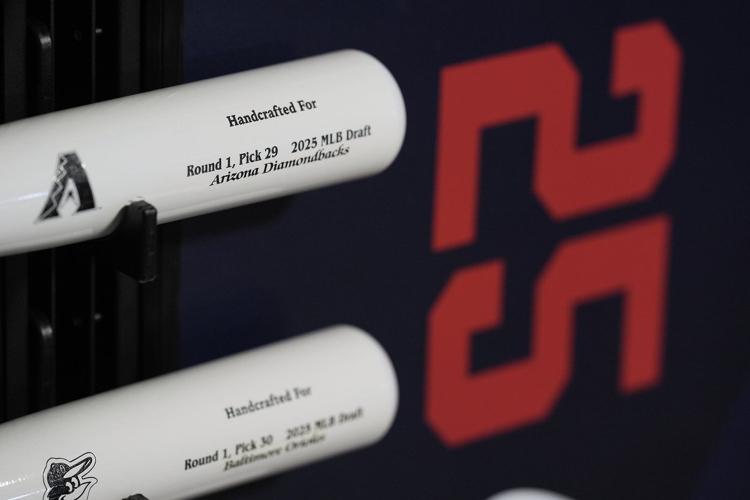 ��ɫtvs take high school shortstop Eli Willits, son of ex-MLBer Reggie, with No. 1 pick in draft