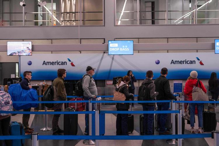US airlines' daily cancellations exceed 2,700 as shutdown impact extends