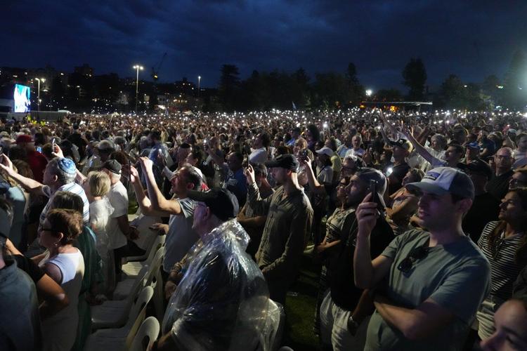 Police allege suspected gunman in Bondi Beach shooting trained with father, Australian media reports