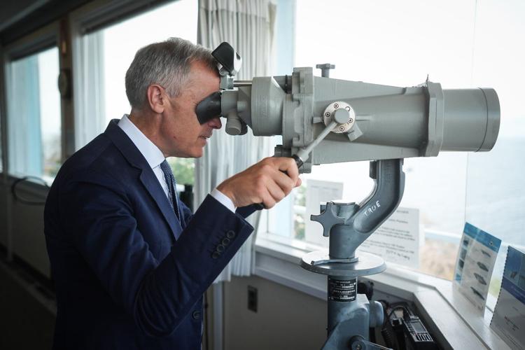 Carney toured ��ɫtv Navy facility as B.C. visit continued Monday