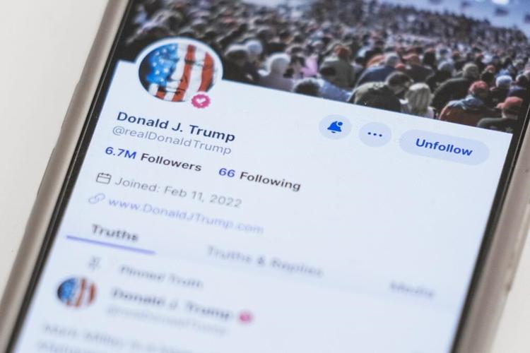 Le réseau social de Trump arrive sur le Nasdaq et bondit d'environ 16 %