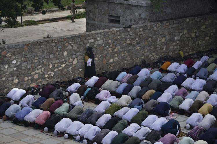 Muslim pilgrims take part in symbolic stoning of the devil as Hajj pilgrimage winds down