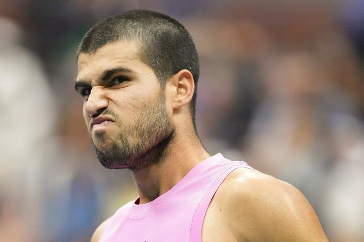 Alcaraz wins the first set of the delayed US Open final against Sinner. Trump gets cheers and boos
