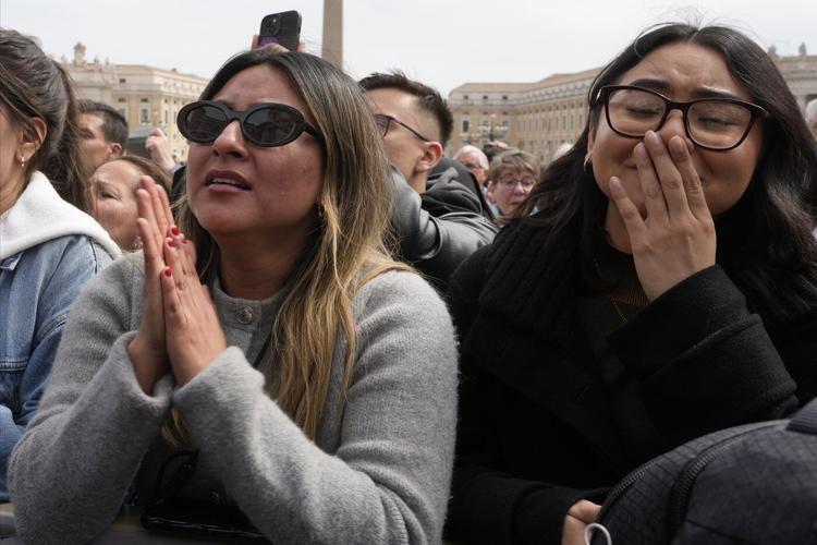 Convalescing Pope Francis opens Holy Week with in-person greeting in St. Peter's Square