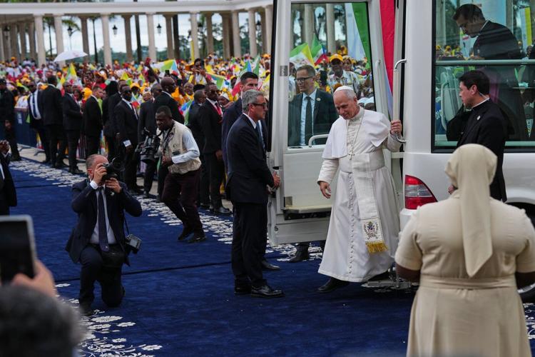 Pope calls for justice and closing income gap in Equatorial Guinea Mass with presidential family