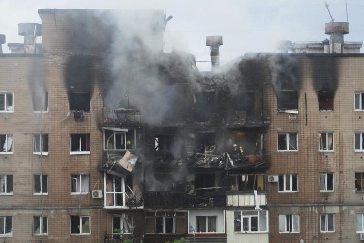 Russian attack on eastern Ukrainian city of Kharkiv kills 3, wounds 21