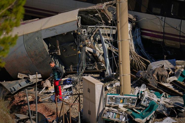 Barcelona commuter train crashes, 2 days after deadly train collision in Spain